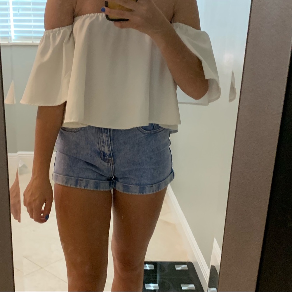 Small off the shoulder white float romwe blouse